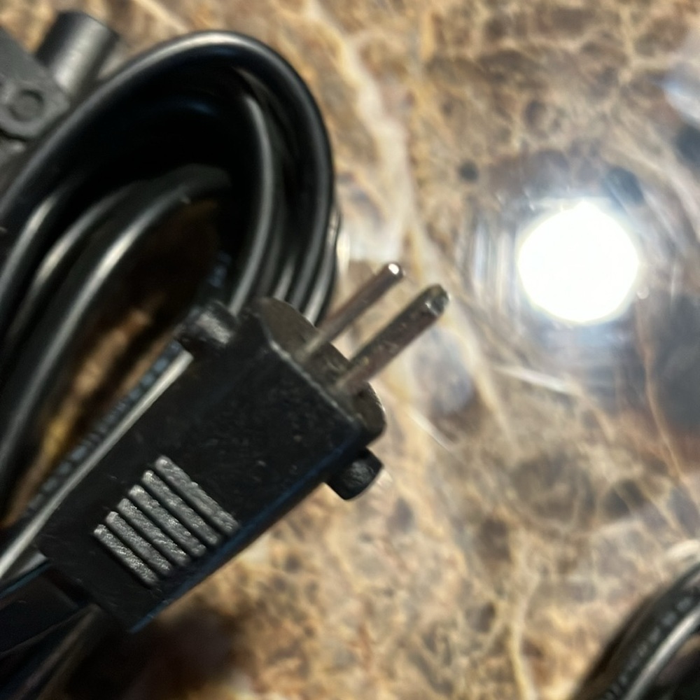 Set of Black Electronic Cables - Picture 2 of 4